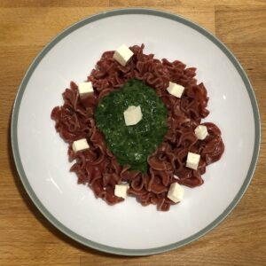 Rezepte Rote Bete Nudeln mit Spinat und Feta